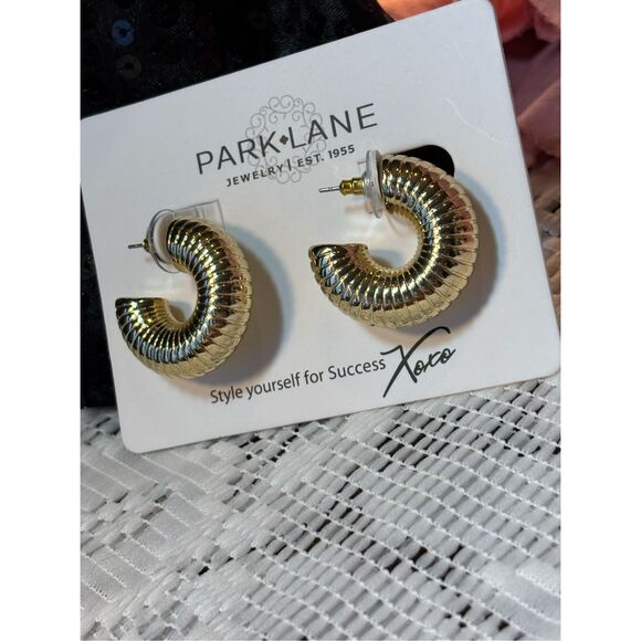 NWT Embraceable Gold Earrings Hollow Style Hoops Chunky - Picture 3 of 9